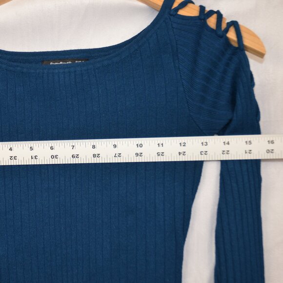 PattyBoutik Sweater with Lacing Detail on Sleeves - Picture 4 of 5